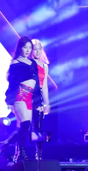 CHAERYEONG - Smoking hot red shorts!