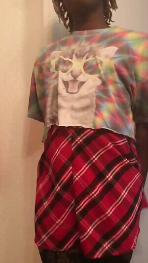 *tries to be cute but just ends up shaking ass*