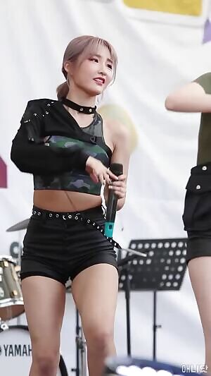 ANS - Dalyn and her Dalyncious Thighs