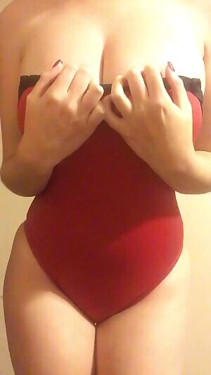 Girl Reveal Colossal Boobs