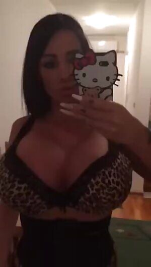 Established bimbo @siliconebunny