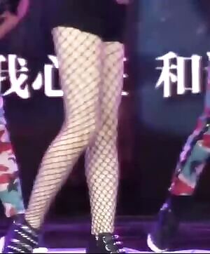 SNSD - Sunny and Jessica Thighs