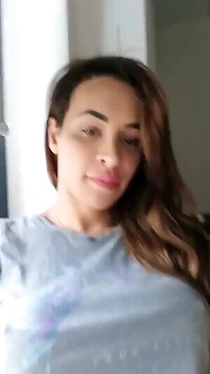 Do we have any doctors here? Carla Brasil has a twitch she needs looking at by a professional 😜