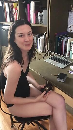 Stoya Signing her pins!
